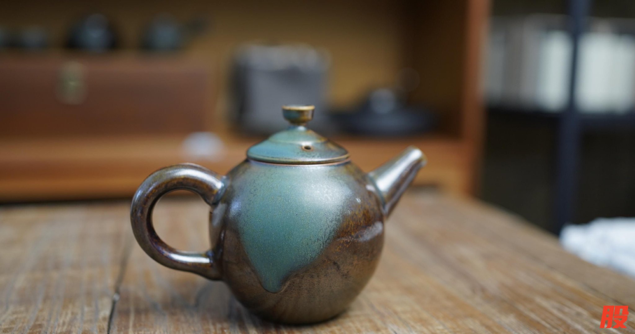 利用水库淤泥烧制的“库泥绿”陶器